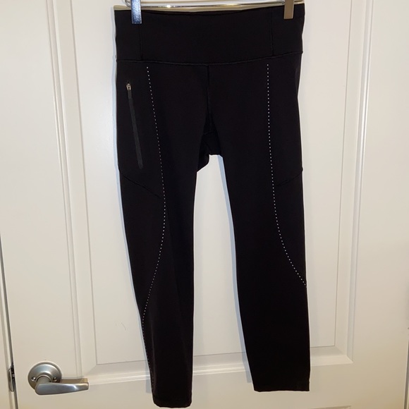 Lululemon Extra Mile Crop - Picture 2 of 11